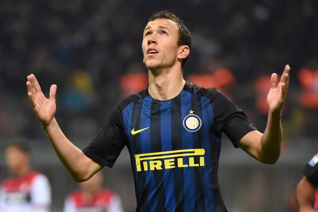 MILAN, ITALY - NOVEMBER 06:  Ivan Perisic of FC Internazionale celebrates his first goal during the Serie A match between FC Internazionale and FC Crotone at Stadio Giuseppe Meazza on November 6, 2016 in Milan, Italy.  (Photo by Pier Marco Tacca/Getty Images)