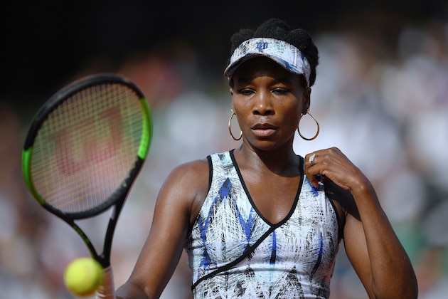 US Venus Williams prepares to serve to Switzerland's Timea Bacsinszky during their tennis match at the Roland Garros 2017 French Open on June 4, 2017 in Paris.  / AFP PHOTO / Eric FEFERBERG        (Photo credit should read ERIC FEFERBERG/AFP/Getty Images)