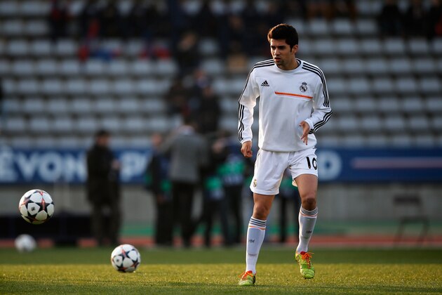 PARIS, FRANCE - MARCH 11:  Enzo Fernandez (son of Zinedine Zidane) of Real Madrid warms up prior to the UEFA Youth League Quarter Final match between Paris Saint-Germain FC and Real Madrid at Stade Charlety on March 11, 2014 in Paris, France.  (Photo by Dean Mouhtaropoulos/Getty Images)