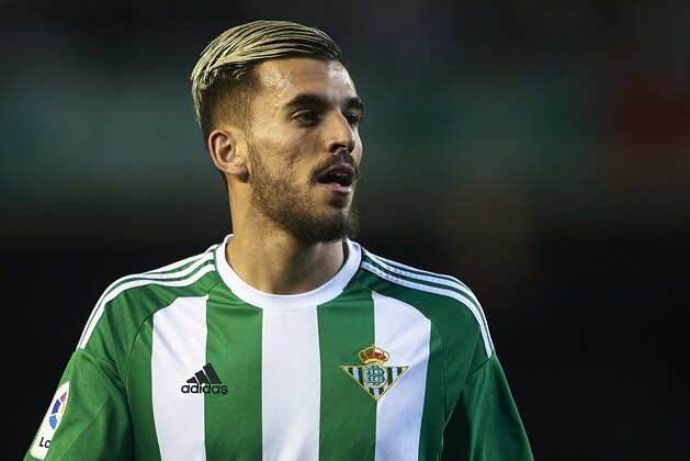 SEVILLE, SPAIN - MARCH 03:  Dani Ceballos of Real Betis Balompie looks on during La Liga match between Real Betis Balompie and Real Sociedad de Futbol at Benito Villamarin Stadium on March 03, 2017 in Seville, Spain.  (Photo by Aitor Alcalde Colomer/Getty Images)
