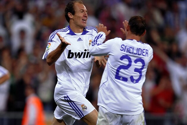 MADRID, SPAIN - APRIL 27:  Arjen Robben (L)  celebrates with his Dutch compatriot Wesley Sneijder after he scored Real's third goal  during the La Liga match between Real Madrid and Athletic Bilbao at the Santiago Bernabeu stadium on April 27, 2008 in Madrid, Spain.  (Photo by Denis Doyle/Getty Images)
