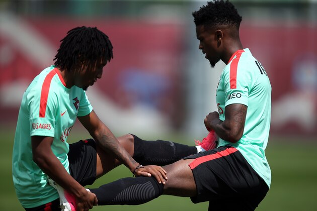Portugal national team midfielders Gelson Martins  (L) and  William Carvalho  (R) take part in a training session in Kazan on June 15, 2017, as part of the team's preparation for the Confederations Cup. / AFP PHOTO / Roman Kruchinin        (Photo credit should read ROMAN KRUCHININ/AFP/Getty Images)