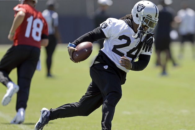 Oakland Raiders running back Marshawn Lynch runs during NFL football practice on Wednesday, June 14, 2017, at its NFL football training facility in Alameda, Calif. (AP Photo/Ben Margot)