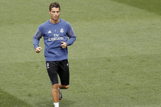 MADRID, SPAIN - MAY 16: Cristiano Ronaldo of Real Madrid warms up during a training session at Valdebebas training ground on May 16, 2017 in Madrid, Spain. (Photo by TF-Images/Getty Images)