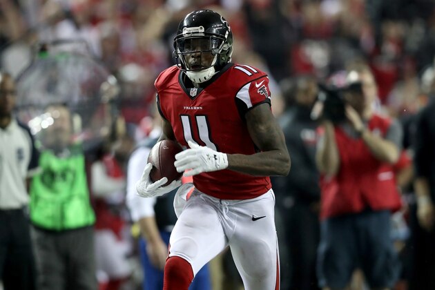 ATLANTA, GA - JANUARY 22: Julio Jones #11 of the Atlanta Falcons runs for a 73 yard touchdown after a catch in the third quarter against the Green Bay Packers in the NFC Championship Game at the Georgia Dome on January 22, 2017 in Atlanta, Georgia.  (Photo by Rob Carr/Getty Images)