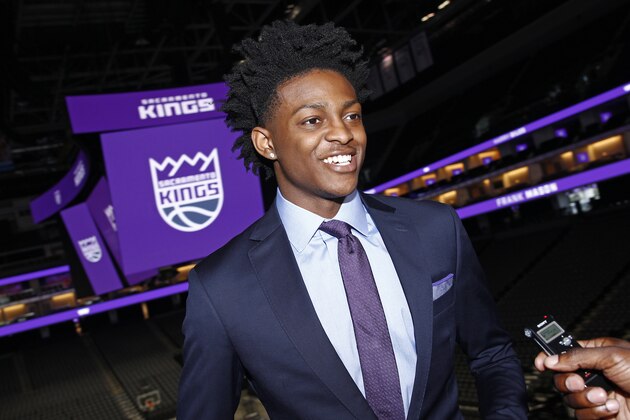 SACRAMENTO, CA - JUNE 24: The Sacramento Kings 2017 Draft Pick De'Aaron Fox speaks with the media on June 24, 2017 at the Golden 1 Center in Sacramento, California. NOTE TO USER: User expressly acknowledges and agrees that, by downloading and/or using this Photograph, user is consenting to the terms and conditions of the Getty Images License Agreement. Mandatory Copyright Notice: Copyright 2017 NBAE (Photo by Rocky Widner/NBAE via Getty Images)
