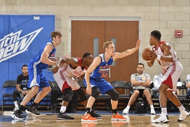 ORLANDO, FL - JULY 6:  Canyon Barry #30 of the New York Knicks plays defense against the Miami Heat during the Mountain Dew Orlando Pro Summer League on July 6, 2017 at Amway Center in Orlando, Florida. NOTE TO USER: User expressly acknowledges and agrees that, by downloading and or using this photograph, User is consenting to the terms and conditions of the Getty Images License Agreement. Mandatory Copyright Notice: Copyright 2017 NBAE (Photo by Fernando Medina/NBAE via Getty Images)