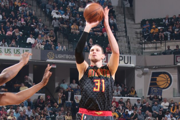 INDIANAPOLIS, IN - APRIL 12: Mike Muscala #31 of the Atlanta Hawks shoots the ball against the Indiana Pacers on April 12, 2017 at Bankers Life Fieldhouse in Indianapolis, Indiana. NOTE TO USER: User expressly acknowledges and agrees that, by downloading and or using this Photograph, user is consenting to the terms and conditions of the Getty Images License Agreement. Mandatory Copyright Notice: Copyright 2017 NBAE (Photo by Ron Hoskins/NBAE via Getty Images)