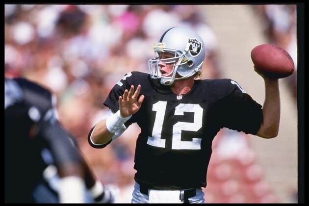 20 Sep 1992:  Quarterback Todd Marinovich of the Los Angeles Raiders passes the ball during a game against the Cleveland Browns at the Los Angeles Memorial Coliseum in Los Angeles, California.  The Browns won the game, 28-16. Mandatory Credit: Mike Powell