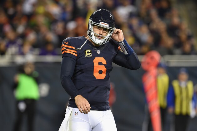 CHICAGO, IL - OCTOBER 31:  Jay Cutler #6 of the Chicago Bears reacts during the first half against the Minnesota Vikings at Soldier Field on October 31, 2016 in Chicago, Illinois.  (Photo by Stacy Revere/Getty Images)