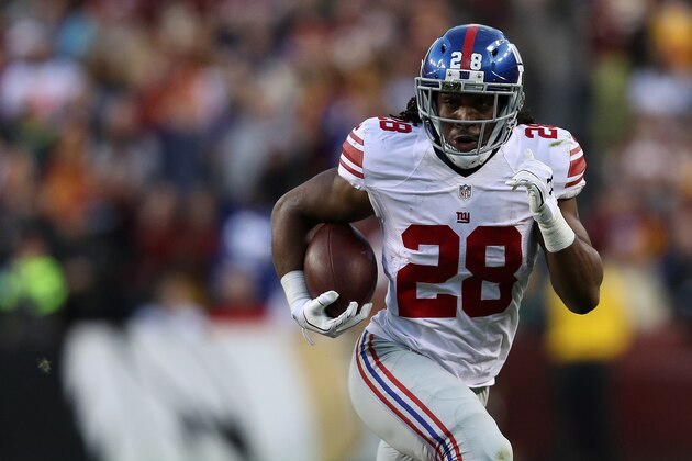 LANDOVER, MD - JANUARY 01: Running back Paul Perkins #28 of the New York Giants carries the ball against the Washington Redskins in the first quarter at FedExField on January 1, 2017 in Landover, Maryland. (Photo by Patrick Smith/Getty Images)