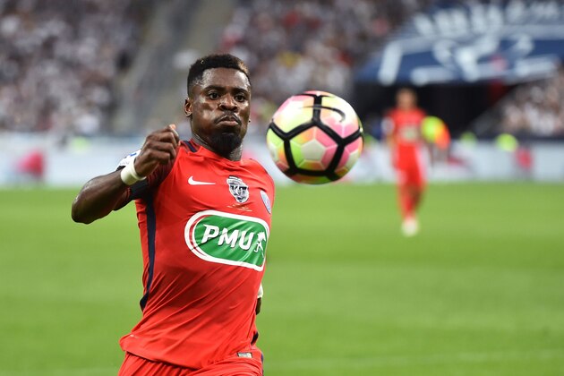 Paris Saint-Germain's Ivorian defender Serge Aurier controls the ball  during the French Cup final football match between Paris Saint-Germain (PSG) and Angers (SCO) on May 27, 2017, at the Stade de France in Saint-Denis, north of Paris. / AFP PHOTO / JEAN-FRANCOIS MONIER        (Photo credit should read JEAN-FRANCOIS MONIER/AFP/Getty Images)