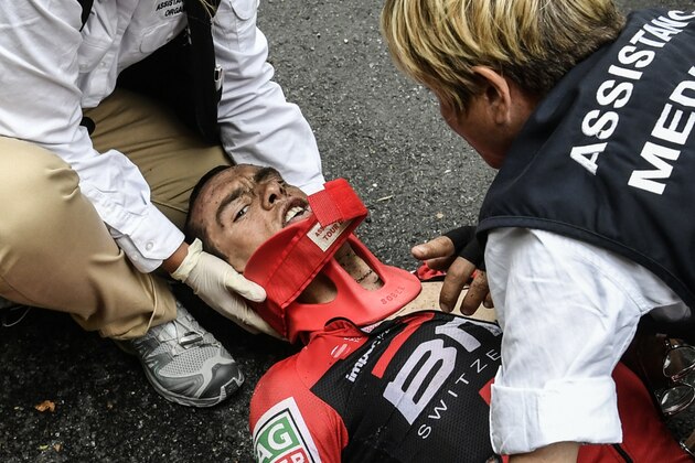 TOPSHOT - Australia's Richie Porte receives medical assistance after falling during the 181,5 km ninth stage of the 104th edition of the Tour de France cycling race on July 9, 2017 between Nantua and Chambery. / AFP PHOTO / PHILIPPE LOPEZ        (Photo credit should read PHILIPPE LOPEZ/AFP/Getty Images)