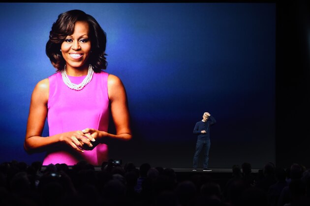 Apple CEO Tim Cook announces that former US First Lady Michelle Obama will hold a keynote address during the Apple Worldwide Developer Conference in San Jose, California, on June 5, 2017. / AFP PHOTO / Josh Edelson        (Photo credit should read JOSH EDELSON/AFP/Getty Images)