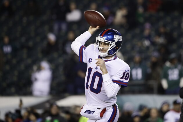 New York Giants' Eli Manning warms up before an NFL football game against the Philadelphia Eagles, Thursday, Dec. 22, 2016, in Philadelphia. (AP Photo/Matt Rourke)