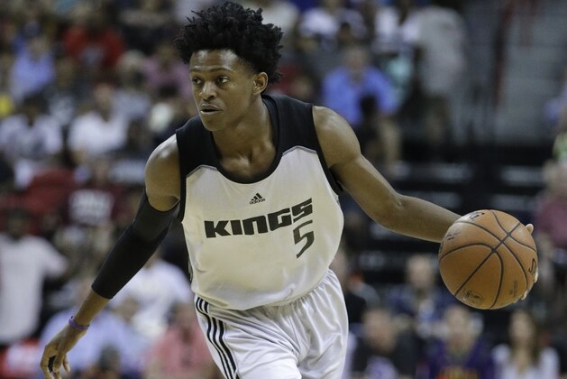Sacramento Kings' De'Aaron Fox plays against the Los Angeles Lakers during the first half of an NBA summer league basketball game, Monday, July 10, 2017, in Las Vegas. (AP Photo/John Locher)