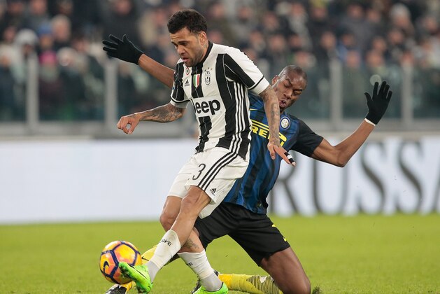 TURIN, ITALY - FEBRUARY 05: Daniel Alves da Silva of Juventus FC (L) competes for the ball with Geoffrey Kondogbia of FC Internazionale Milano during the Serie A match between Juventus FC and FC Internazionale at Juventus Stadium on February 5, 2017 in Turin, Italy. (Photo by Emilio Andreoli/Getty Images) TURIN, ITALY - FEBRUARY 05: Daniel Alves da Silva of Juventus FC (L) competes for the ball with Geoffrey Kondogbia of FC Internazionale Milano during the Serie A match between Juventus FC and FC Internazionale at Juventus Stadium on February 5, 2017 in Turin, Italy. (Photo by Emilio Andreoli/Getty Images)