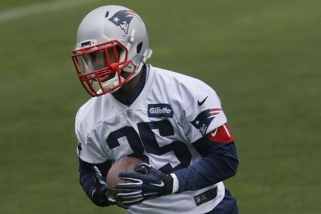 New England Patriots running back Mike Gillislee catches a pass during an NFL football organized team activities practice Thursday, May 25, 2017, in Foxborough, Mass. (AP Photo/Bill Sikes)