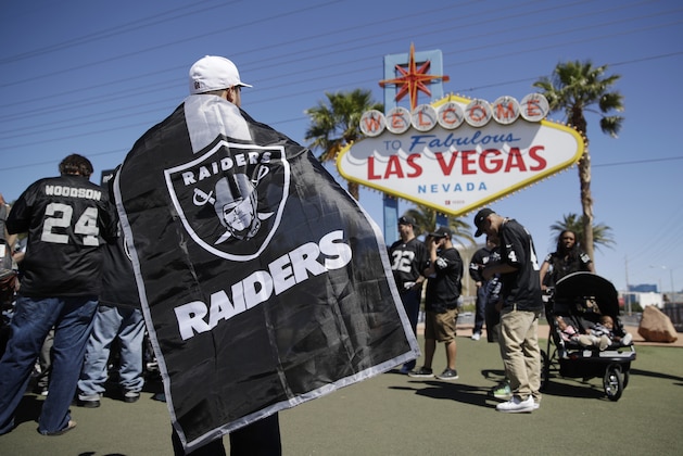 Oakland Raiders fans attend a an NFL football draft event Saturday, April 29, 2017, in Las Vegas. (AP Photo/John Locher)