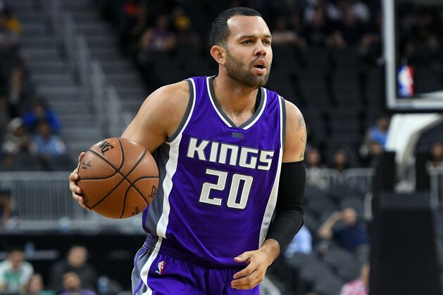 LAS VEGAS, NV - OCTOBER 13:  Jordan Farmar #20 of the Sacramento Kings brings the ball up the court against the Los Angeles Lakers during their preseason game at T-Mobile Arena on October 13, 2016 in Las Vegas, Nevada. Sacramento won 116-104. NOTE TO USER: User expressly acknowledges and agrees that, by downloading and or using this photograph, User is consenting to the terms and conditions of the Getty Images License Agreement.  (Photo by Ethan Miller/Getty Images)