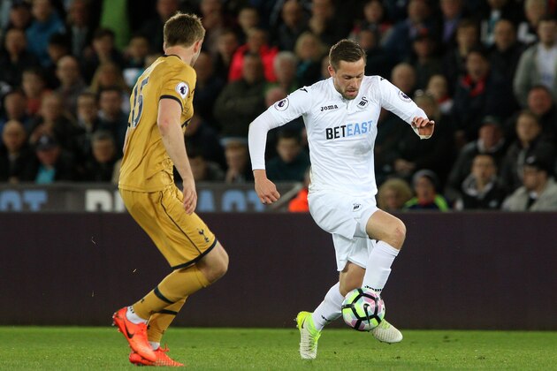 SWANSEA, WALES - APRIL 05: Gylfi Sigurdsson of Swansea City is closely marked by Eric Dier of Tottenham Hotspur during the Premier League match between Swansea City and Tottenham Hotspur at The Liberty Stadium on April 5, 2017 in Swansea, Wales. (Photo by Athena Pictures/Getty Images)