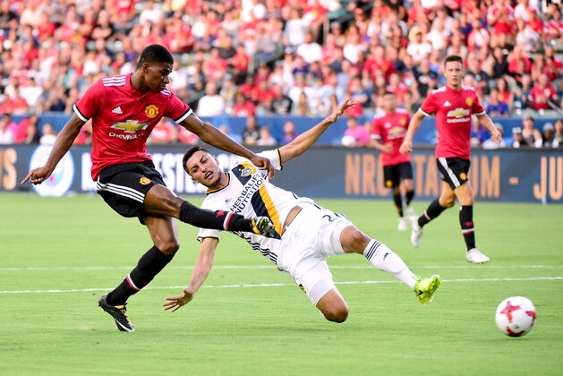 CARSON, CA - JULY 15:  Marcus Rashford #19 of Manchester United scores his second goal of the game past Hugo Arellano #21 of Los Angeles Galaxy to take a 2-0 lead during the first half at StubHub Center on July 15, 2017 in Carson, California.  (Photo by Harry How/Getty Images)