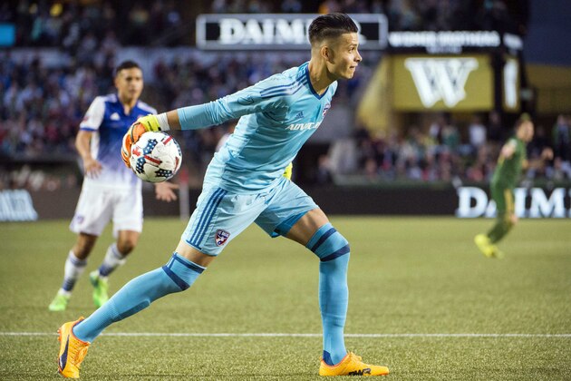 Jun 10, 2017; Portland, OR, USA; FC Dallas goalkeeper Jesse Gonzalez (1) passes the ball to a teammate during the second half against the Portland Timbers at Providence Park. The Timbers won 2-0. Mandatory Credit: Troy Wayrynen-USA TODAY Sports
