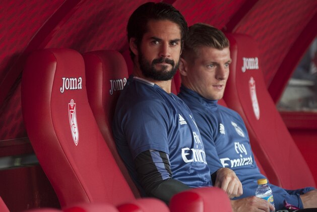 Real Madrid's midfielder Isco (L) and Real Madrid's German midfielder Toni Kroos sit on the bench before the Spanish league football match Granada FC vs Real Madrid CF at Nuevo Los Carmenes stadium in Granada on May 6, 2017. / AFP PHOTO / SERGIO CAMACHO        (Photo credit should read SERGIO CAMACHO/AFP/Getty Images)