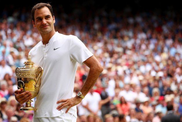 LONDON, ENGLAND - JULY 16:  Roger Federer of Switzerland celebrates victory with the trophy after the Gentlemen's Singles final against  Marin Cilic of Croatia on day thirteen of the Wimbledon Lawn Tennis Championships at the All England Lawn Tennis and Croquet Club at Wimbledon on July 16, 2017 in London, England.  (Photo by Clive Brunskill/Getty Images)