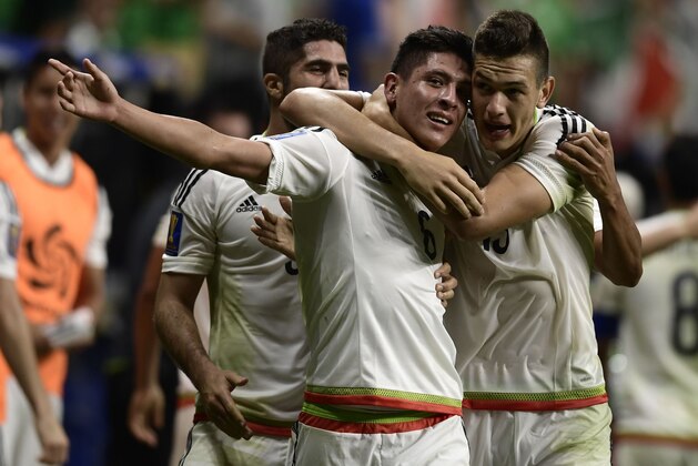 Edson Alvarez (L) of Mexico celebrates with teammate Cesar Montes (R) after scoring the second goal against Curacao in their CONCACAF Gold cup soccer match at the Alamodome on July 16, 2017 in San Antonio, Texas.
/ AFP PHOTO / Brendan Smialowski (Photo credit should read BRENDAN SMIALOWSKI/AFP/Getty Images) Edson Alvarez (L) of Mexico celebrates with teammate Cesar Montes (R) after scoring the second goal against Curacao in their CONCACAF Gold cup soccer match at the Alamodome on July 16, 2017 in San Antonio, Texas.
/ AFP PHOTO / Brendan Smialowski (Photo credit should read BRENDAN SMIALOWSKI/AFP/Getty Images)
