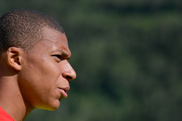 Monaco's forward Kylian Mbappe looks on prior to a friendly football match between AS Monaco and Stoke City FC in Martigny on July 15, 2017. / AFP PHOTO / Fabrice COFFRINI (Photo credit should read FABRICE COFFRINI/AFP/Getty Images) Monaco's forward Kylian Mbappe looks on prior to a friendly football match between AS Monaco and Stoke City FC in Martigny on July 15, 2017. / AFP PHOTO / Fabrice COFFRINI (Photo credit should read FABRICE COFFRINI/AFP/Getty Images)