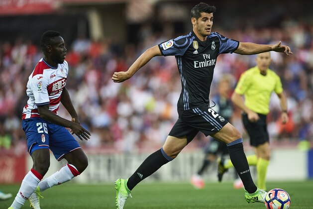 GRANADA, SPAIN - MAY 06:  Alvaro Morata of Real Madrid CF (R) competes for the ball with Victorien Angban of Granada CF (L)  during the La Liga match between Granada CF v Real Madrid CF at Estadio Nuevo Los Carmenes on May 6, 2017 in Granada, Spain.  (Photo by Aitor Alcalde/Getty Images)