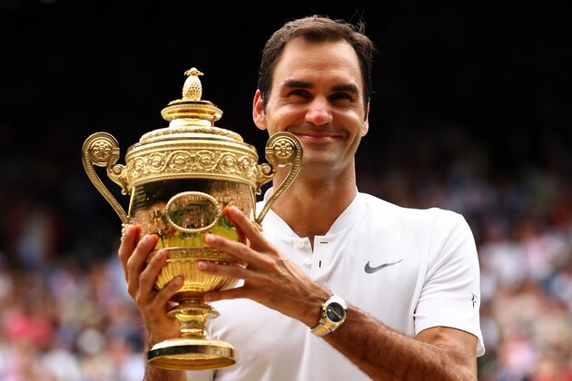 LONDON, ENGLAND - JULY 16:  Roger Federer of Switzerland celebrates victory with the trophy after the Gentlemen's Singles final against  Marin Cilic of Croatia on day thirteen of the Wimbledon Lawn Tennis Championships at the All England Lawn Tennis and Croquet Club at Wimbledon on July 16, 2017 in London, England.  (Photo by Clive Brunskill/Getty Images)