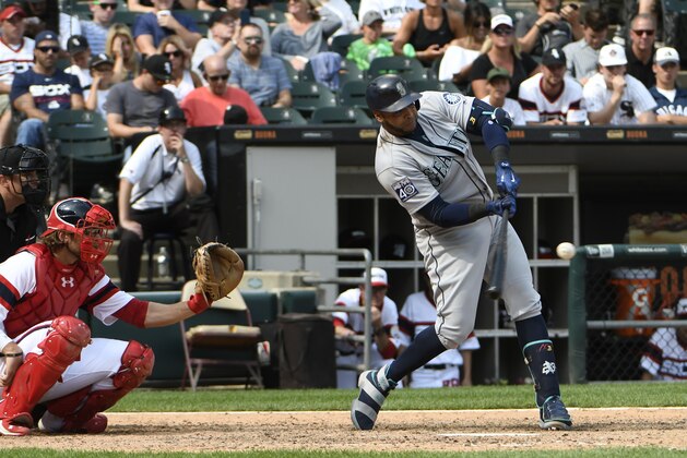CHICAGO, IL - JULY 16: Nelson Cruz #23 of the Seattle Mariners hits a home run against the Chicago White Sox during the tenth inning on July 16, 2017 at Guaranteed Rate Field  in Chicago, Illinois. The Mariners defeated the White Sox 7-6 in ten innings. (Photo by David Banks/Getty Images)