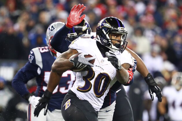 FOXBORO, MA - DECEMBER 12: Kenneth Dixon #30 of the Baltimore Ravens avoids a tackle during the game against the New England Patriots at Gillette Stadium on December 12, 2016 in Foxboro, Massachusetts. (Photo by Adam Glanzman/Getty Images) FOXBORO, MA - DECEMBER 12: Kenneth Dixon #30 of the Baltimore Ravens avoids a tackle during the game against the New England Patriots at Gillette Stadium on December 12, 2016 in Foxboro, Massachusetts. (Photo by Adam Glanzman/Getty Images)