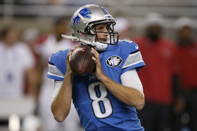 DETROIT, MI - OCTOBER 11: Dan Orlovsky #8 of the Detroit Lions looks for an open receiver during the game against the Arizona Cardinals at Ford Field on October 11, 2015 in Detroit, Michigan. The Arizona Cardinals defeat the Detroit Lions 42-17. (Photo by Gregory Shamus/Getty Images)