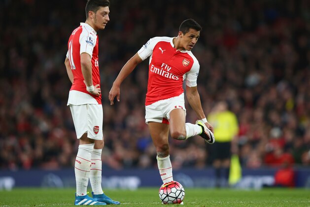 LONDON, ENGLAND - APRIL 21:  Mesut Ozil and Alexis Sanchez of Arsenal prepare to kick off during the Barclays Premier League match between Arsenal and West Bromwich Albion at the Emirates Stadium on April 21, 2016 in London, England.  (Photo by Paul Gilham/Getty Images)