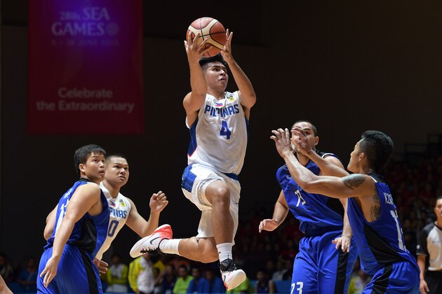 Kiefer Ravena of the Philippines, center, drives towards the basket during the men's basketball semifinal match against Thailand at the SEA Games in Singapore, Sunday, June 14, 2015. (AP Photo/Joseph Nair)