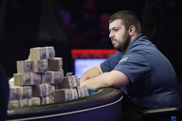 Scott Blumstein competes in the World Series of Poker main event, Saturday, July 22, 2017, in Las Vegas. (AP Photo/John Locher)
