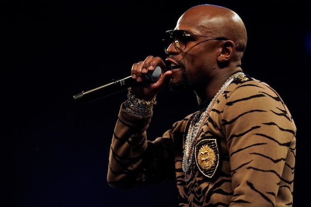 LONDON, ENGLAND - JULY 14:  Floyd Mayweather Jr. speaks to Conor McGregor during the Floyd Mayweather Jr. v Conor McGregor World Press Tour event at SSE Arena on July 14, 2017 in London, England. (Photo by Jeff Bottari/Zuffa LLC/Zuffa LLC via Getty Images)