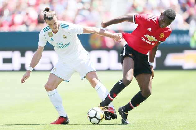 SANTA CLARA, CA - JULY 23:  Gareth Bale of Real Madrid and Timothy Fosu-Mensah of Manchester United during the International Champions Cup 2017 match between Real Madrid v Manchester United at Levi'a Stadium on July 23, 2017 in Santa Clara, California. (Photo by Matthew Ashton - AMA/Getty Images)