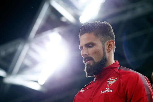 SYDNEY, AUSTRALIA - JULY 15:  Olivier Giroud of Arsenal enters the field of play during the match between the Western Sydney Wanderers and Arsenal FC at ANZ Stadium on July 15, 2017 in Sydney, Australia.  (Photo by Zak Kaczmarek/Getty Images