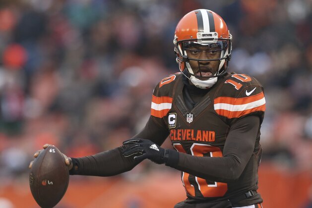 Cleveland Browns quarterback Robert Griffin III (10) looks to pass in the second half of an NFL football game against the San Diego Chargers, Saturday, Dec. 24, 2016, in Cleveland. (AP Photo/Aaron Josefczyk)