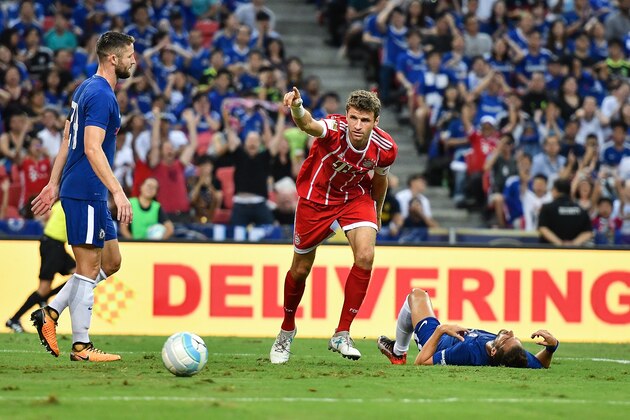 SINGAPORE - JULY 25: Thomas Muller #25 of FC Bayern Muenchen celebrates during the International Champions Cup match between Chelsea FC and FC Bayern Munich at National Stadium on July 25, 2017 in Singapore.  (Photo by Thananuwat Srirasant/Getty Images for ICC)