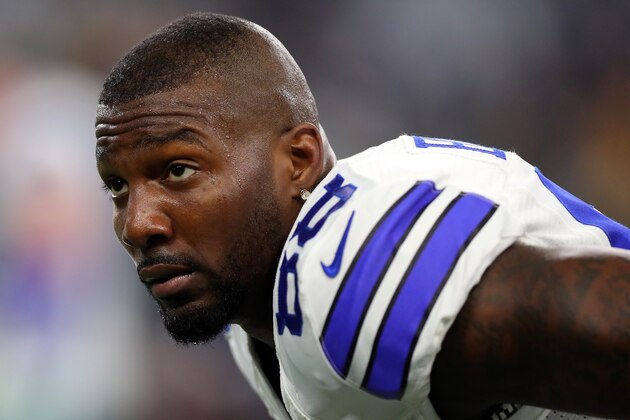 ARLINGTON, TX - JANUARY 15:  Dez Bryant #88 of the Dallas Cowboys warms up on the field prior to the NFC Divisional Playoff game against the Green Bay Packers at AT&T Stadium on January 15, 2017 in Arlington, Texas.  (Photo by Tom Pennington/Getty Images)
