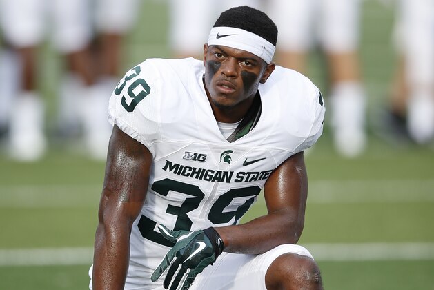 KALAMAZOO, MI - SEPTEMBER 4: Jermaine Edmondson #39 of the Michigan State Spartans looks on against the Western Michigan Broncos during the game at Waldo Stadium on September 4, 2015 in Kalamazoo, Michigan. The Spartans defeated the Broncos 37-24. (Photo by Joe Robbins/Getty Images)