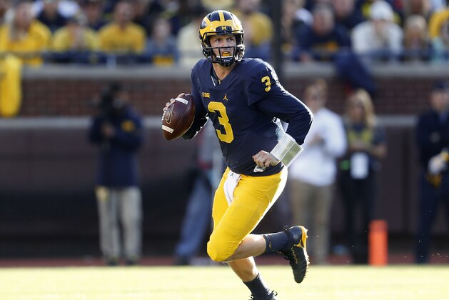 Michigan Wolverines quarterback Wilton Speight rolls out against the Maryland Terrapins in the first half of an NCAA college football game in Ann Arbor, Mich., Saturday, Nov. 5, 2016. (AP Photo/Paul Sancya)