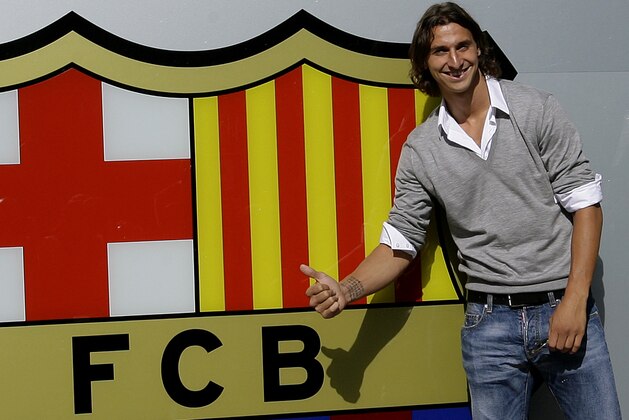 Barcelona's new signing Swedish forward Zlatan Ibrahimovic waves outside of the Nou Camp stadium in Barcelona after agreeing to terms with the Catalan club on July 26, 2009 in Barcelona.  The Swedish forward is a replacement for Barca striker Samuel Eto'o, who will join Inter as part of the 40 million pounds deal. AFP PHOTO / JOSEP LAGO (Photo credit should read JOSEP LAGO/AFP/Getty Images)
