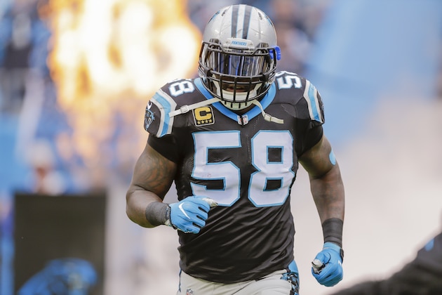 Carolina Panthers' Thomas Davis (58) takes the field during defensive introductions before an NFL football game against the Atlanta Falcons in Charlotte, N.C., Saturday, Dec. 24, 2016. The Falcons won 33-16. (AP photo/Bob Leverone)