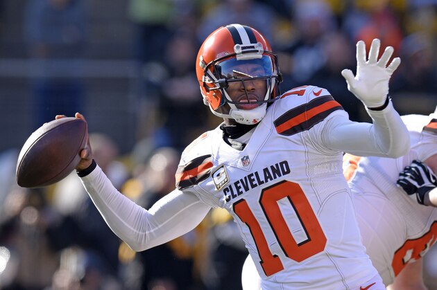 Cleveland Browns quarterback Robert Griffin III (10) throws a pass during the first half of an NFL football game against the Pittsburgh Steelers in Pittsburgh, Sunday, Jan. 1, 2017. (AP Photo/Don Wright)